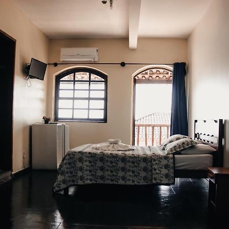 Beira Mar Hostel & Suites Vila do Abraao Bagian luar foto
