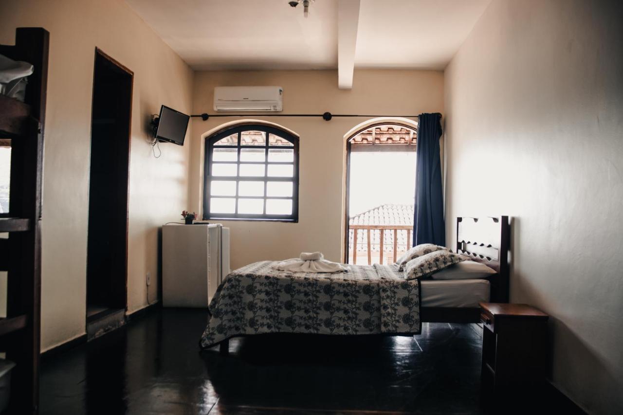 Beira Mar Hostel & Suites Vila do Abraao Bagian luar foto