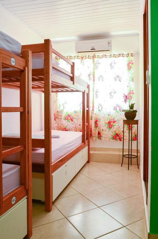 Beira Mar Hostel & Suites Vila do Abraao Bagian luar foto